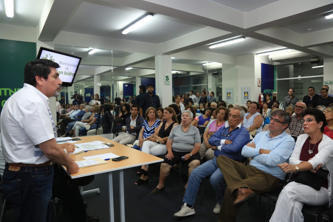 Representantes de vecinos del Sector 1 y alcalde de San Isidro se ...