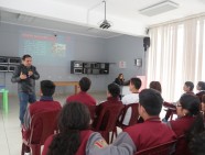 Estudiantes de secundaria reciben charlas sobre personajes históricos del Perú gracias a la Municipalidad de San Isidro (1)