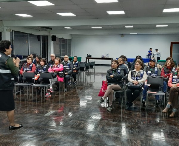 Vecinos de San isidro reciben charla de seguridad vial “Prevenir te ayuda a vivir” (4)
