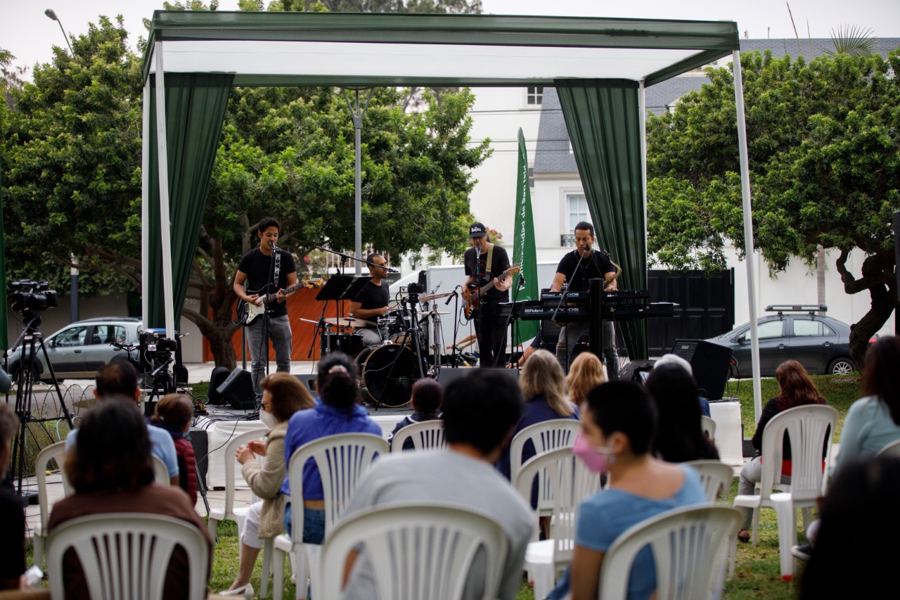 Música al aire libre en parque Bicentenario